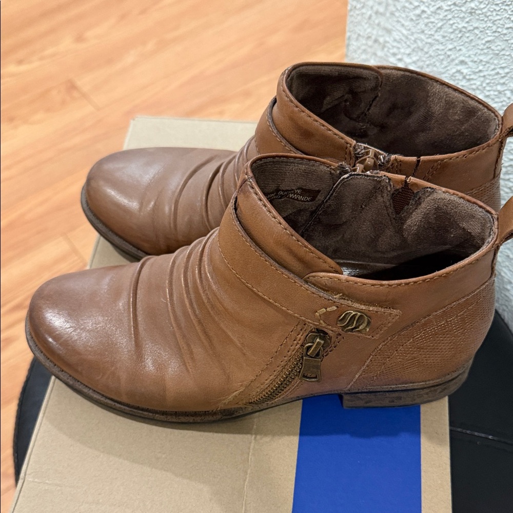 Earth Brown Leather Ankle Boots with Side Zip - Picture 3 of 4